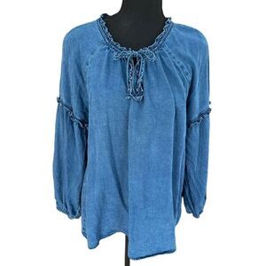Old Navy peasant style keyhole front with tie Chambray top, size M